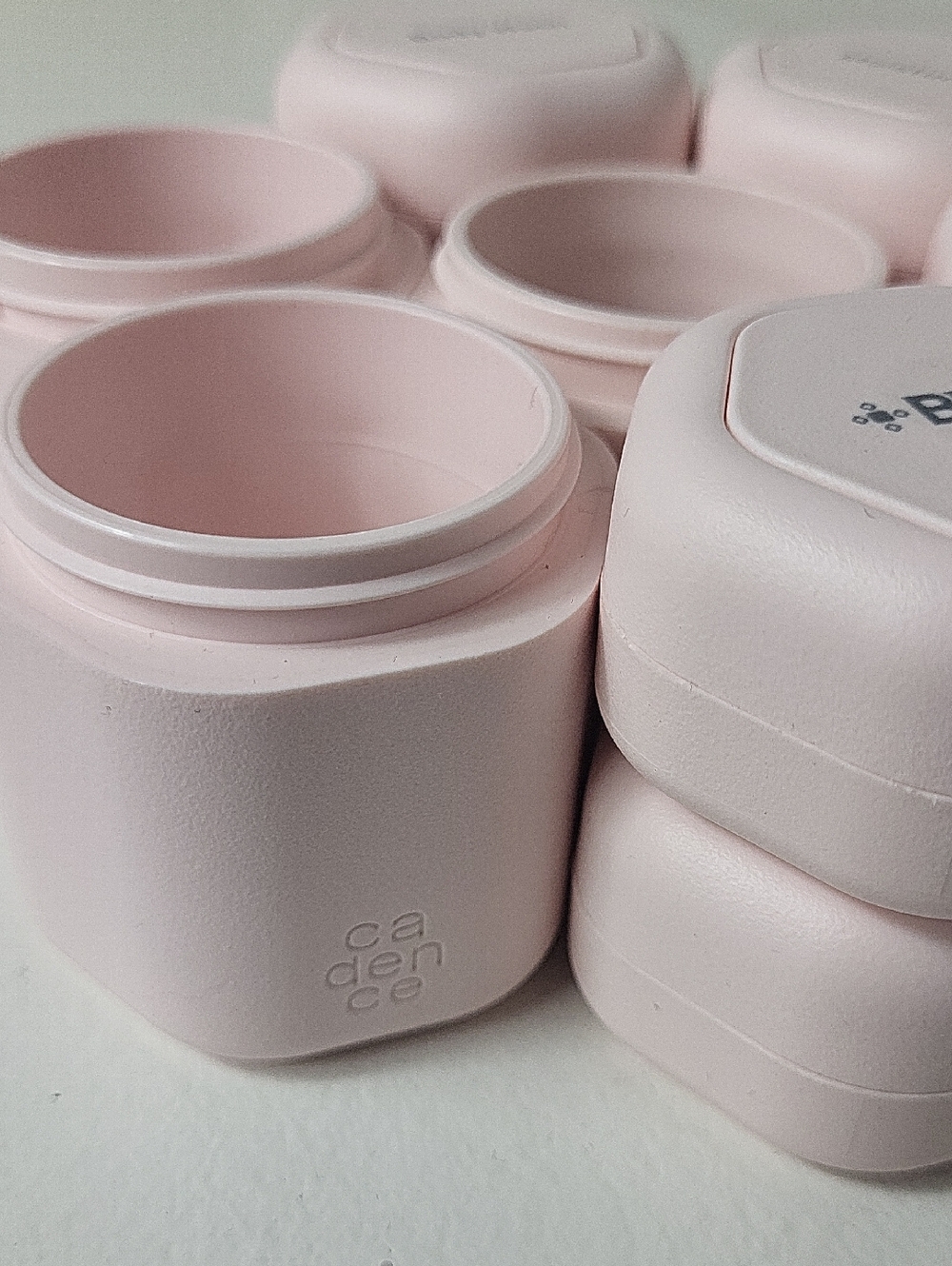 Cadence Magnetic Travel Capsules The bestseller. color - petal - Set of 8 - Picture 5 of 8